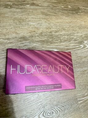 HUDA BEAUTY Desert Dusk Palette - Magenta Pink
